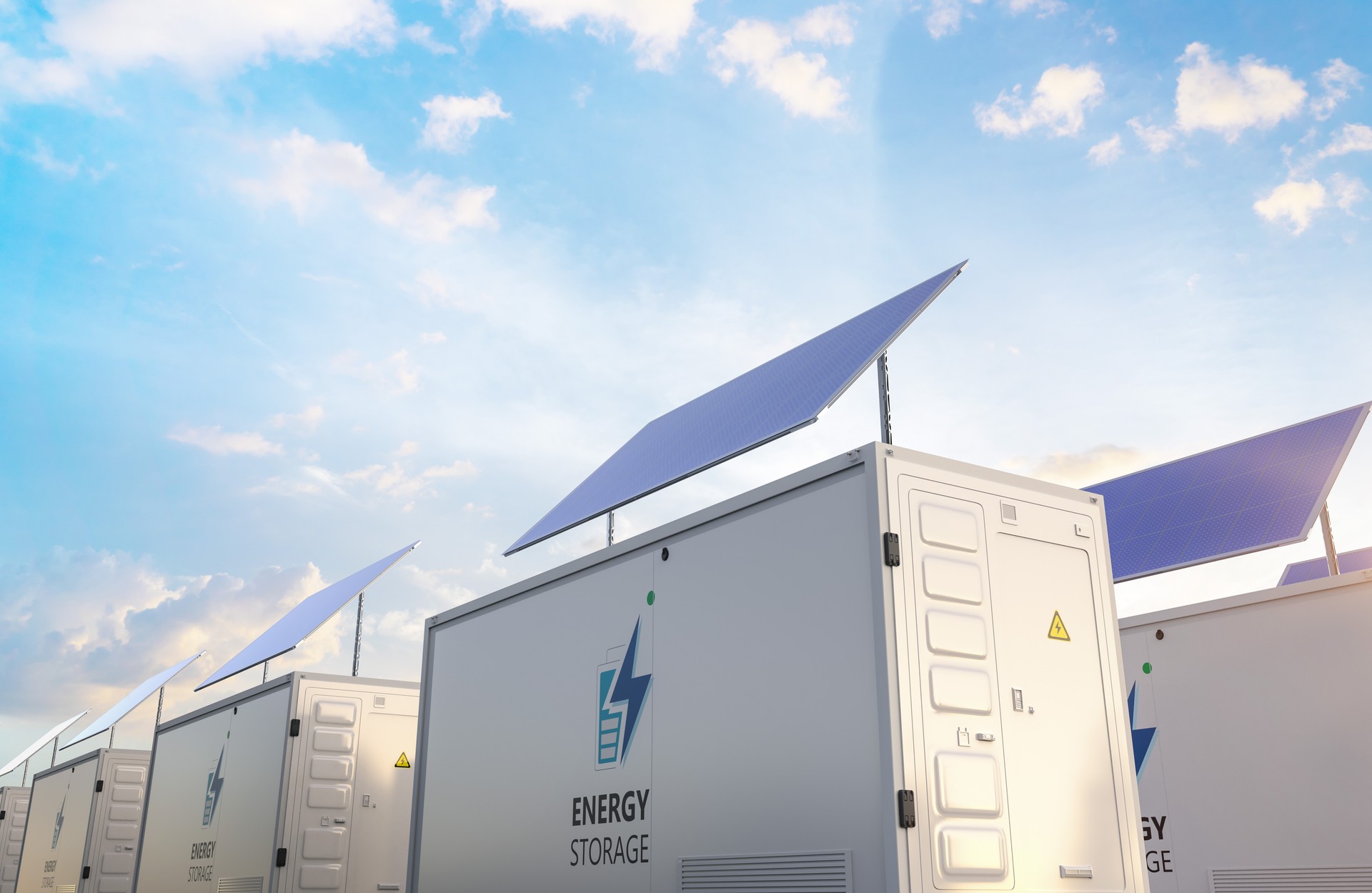 Energy storage system or battery container unit with solar panels